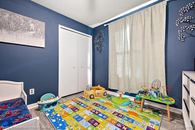 Builiding view twenty seven for 46651 Heather, New Baltimore, MI. 48051