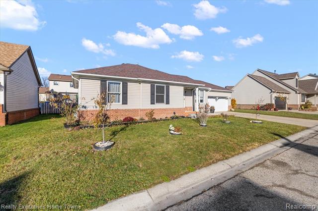 Builiding view two for 46651 Heather, New Baltimore, MI. 48051