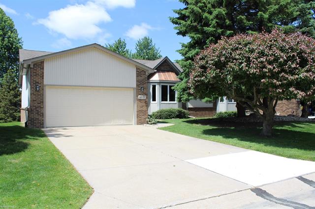 front view for 46777 Scotch Pine Ln, Macomb, Mi. 48042