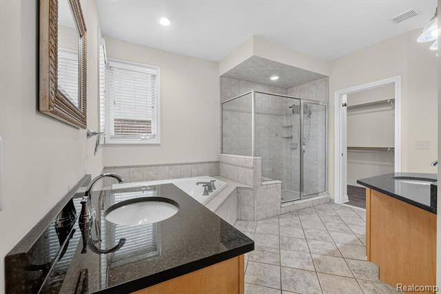 Builiding view twenty three for 21642 Kendyl, Macomb, MI. 48044