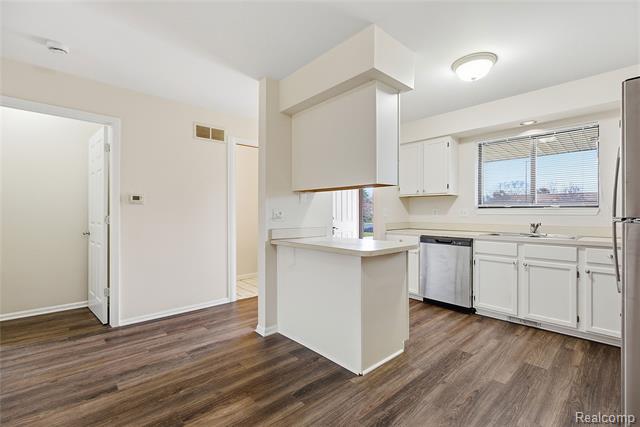 Builiding view six for 25983 New Forest, New Baltimore, MI. 48051