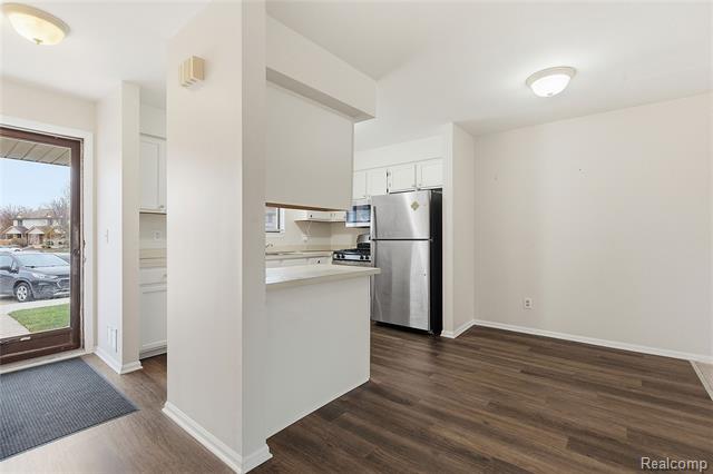 Builiding view ten for 25983 New Forest, New Baltimore, MI. 48051