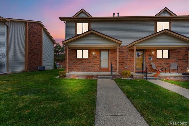 front view for 25983 New Forest Ct, New Baltimore, Mi. 48051