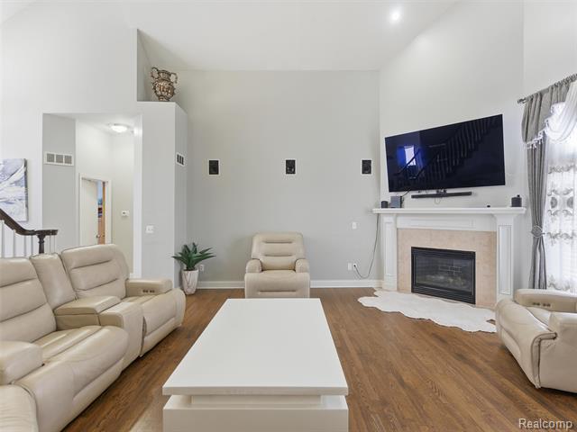 Builiding view eight for 48194 Lamplighter Tr, Macomb, MI. 48044