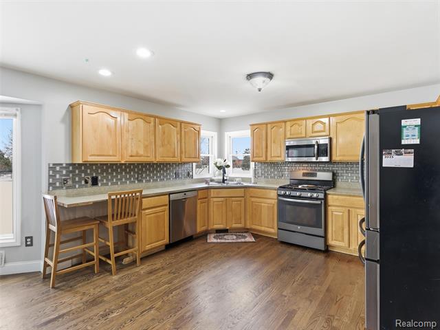 Builiding view nine for 48194 Lamplighter Tr, Macomb, MI. 48044