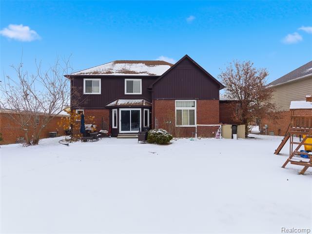 Builiding view thirty seven for 48194 Lamplighter Tr, Macomb, MI. 48044