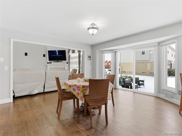 Builiding view twelve for 48194 Lamplighter Tr, Macomb, MI. 48044