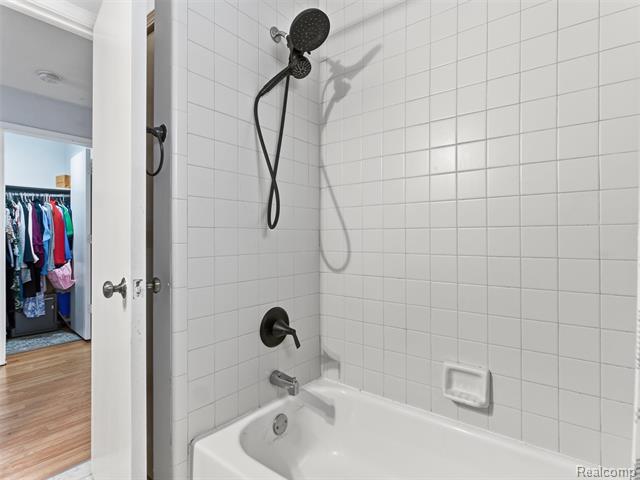 Builiding view twenty seven for 48194 Lamplighter Tr, Macomb, MI. 48044