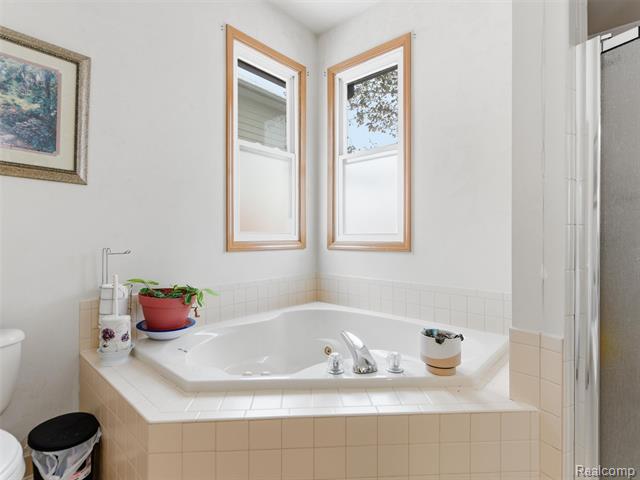 Builiding view twenty three for 48194 Lamplighter Tr, Macomb, MI. 48044