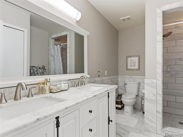 Builiding view twenty for 48194 Lamplighter Tr, Macomb, MI. 48044