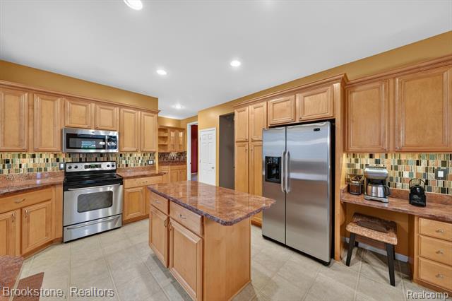 Builiding view eleven for 47749 Dennis Baert D, Macomb, MI. 48044