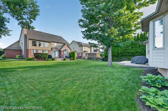 Builiding view forty four for 47749 Dennis Baert D, Macomb, MI. 48044