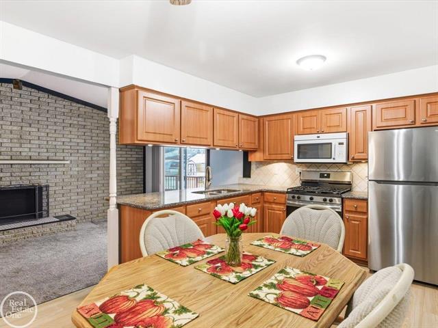 Builiding view fourteen for 32065 Lakepoint, New Baltimore, MI. 48047