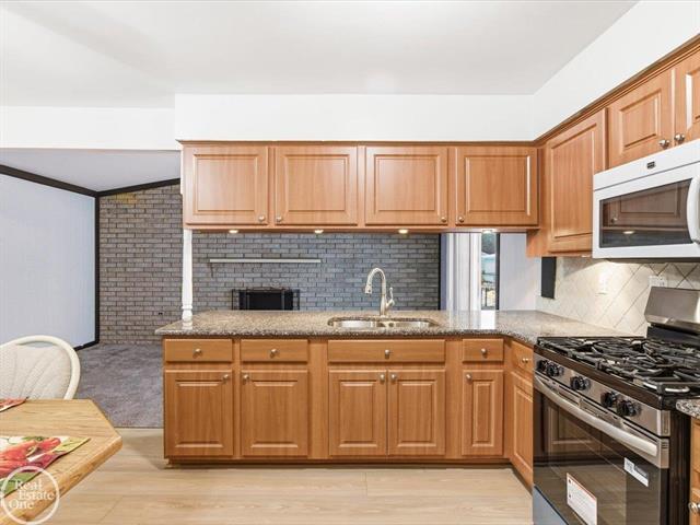 Builiding view nine for 32065 Lakepoint, New Baltimore, MI. 48047