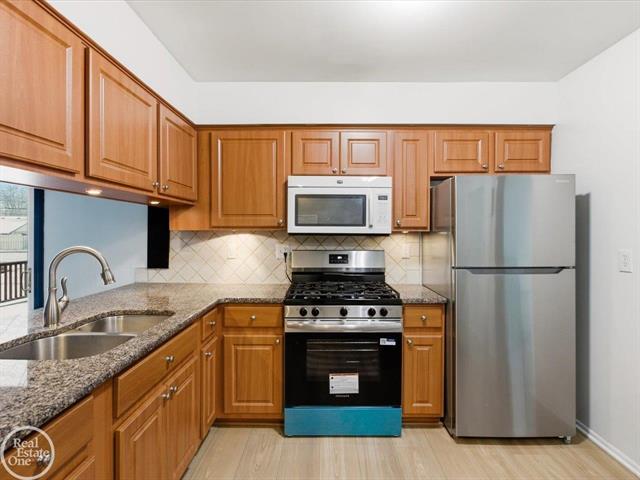 Builiding view ten for 32065 Lakepoint, New Baltimore, MI. 48047