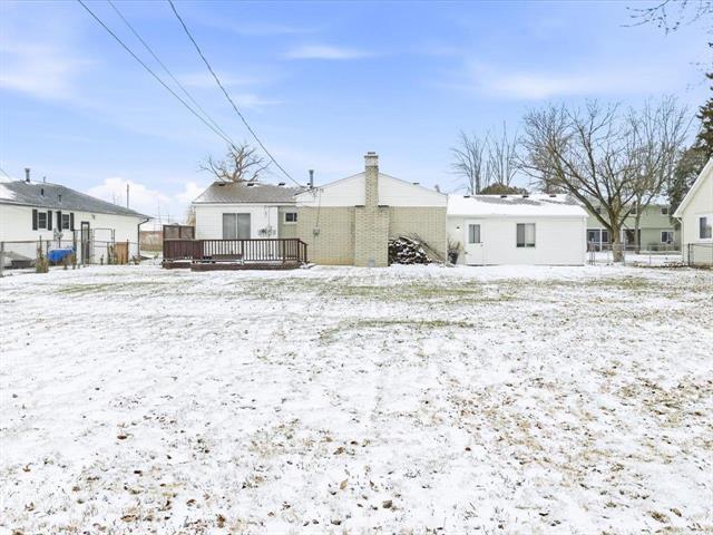 Builiding view thirty two for 32065 Lakepoint, New Baltimore, MI. 48047