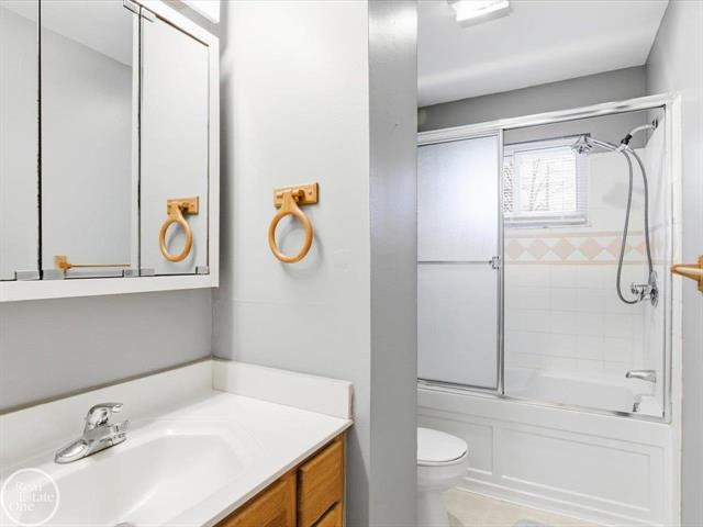 Builiding view twenty three for 32065 Lakepoint, New Baltimore, MI. 48047