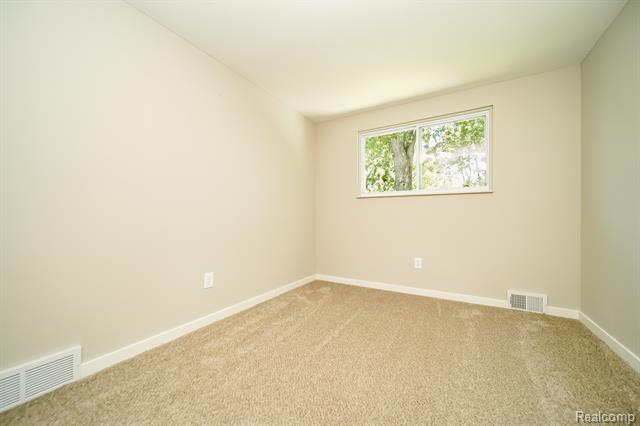 Builiding view fifty six for 48297 Mallard, New Baltimore, MI. 48047