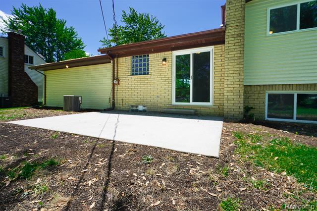 Builiding view five for 48297 Mallard, New Baltimore, MI. 48047