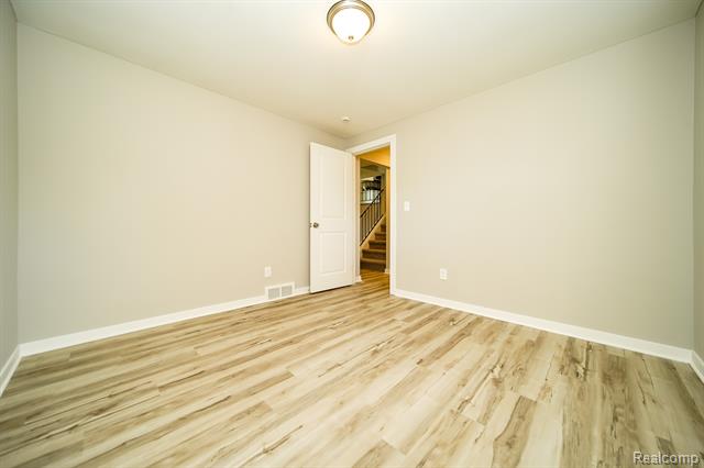 Builiding view thirty nine for 48297 Mallard, New Baltimore, MI. 48047