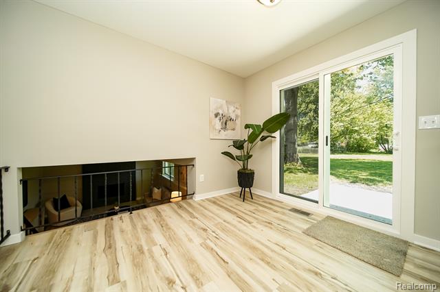 Builiding view twenty four for 48297 Mallard, New Baltimore, MI. 48047
