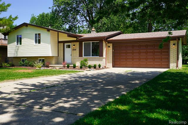 front view for 48297 Mallard, New Baltimore, Mi. 48047