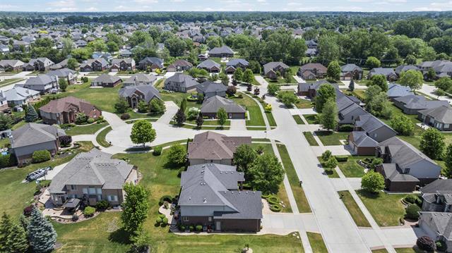 Builiding view fifty eight for 18913 Strongford, Macomb, MI. 48044