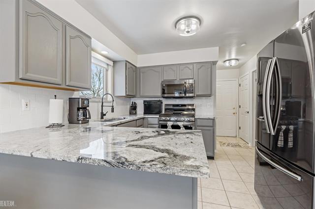 Builiding view eight for 27530 Cedar Glen, New Baltimore, MI. 48051