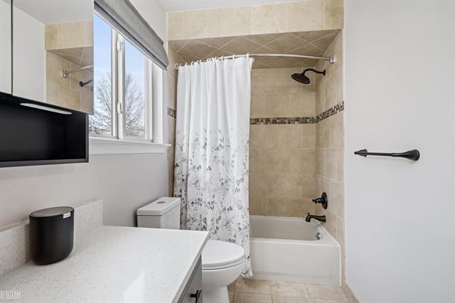 Builiding view fifteen for 27530 Cedar Glen, New Baltimore, MI. 48051