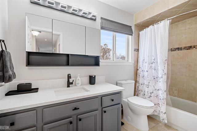 Builiding view fourteen for 27530 Cedar Glen, New Baltimore, MI. 48051