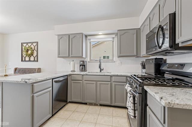 Builiding view nine for 27530 Cedar Glen, New Baltimore, MI. 48051