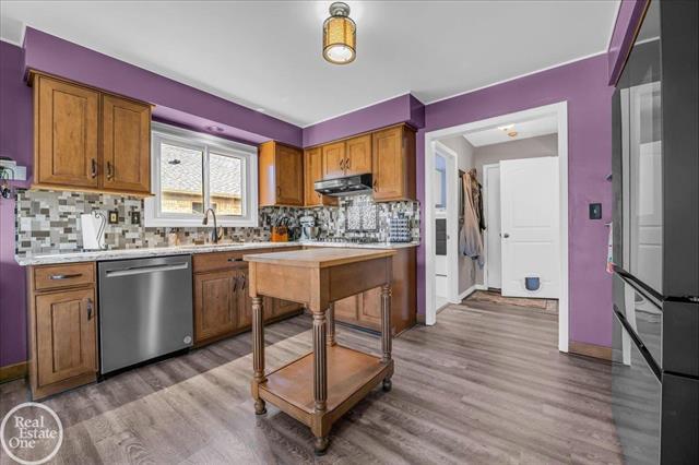 Builiding view eight for 28771 Squire, New Baltimore, MI. 48047