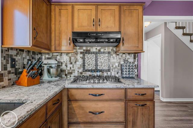 Builiding view seven for 28771 Squire, New Baltimore, MI. 48047