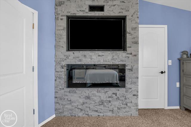 Builiding view seventeen for 28771 Squire, New Baltimore, MI. 48047