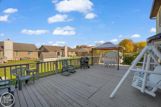 Builiding view thirty one for 28771 Squire, New Baltimore, MI. 48047