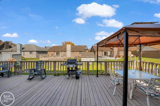 Builiding view thirty three for 28771 Squire, New Baltimore, MI. 48047