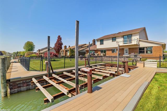 Builiding view fifty for 49708 Nautical, New Baltimore, MI. 48047