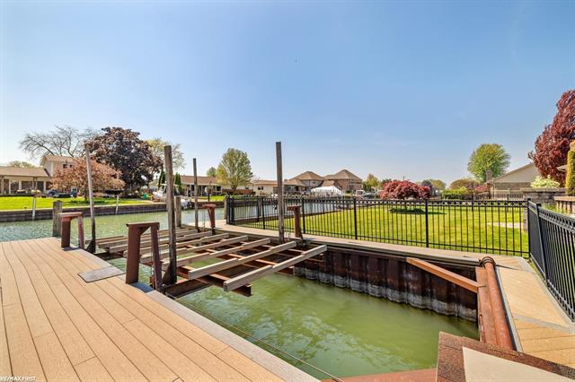 Builiding view forty nine for 49708 Nautical, New Baltimore, MI. 48047