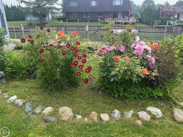 Builiding view sixty for 49750 Nautical, New Baltimore, MI. 48047