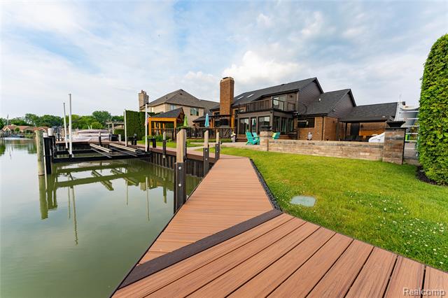 Builiding view thirty eight for 49729 Nautical, New Baltimore, MI. 48047