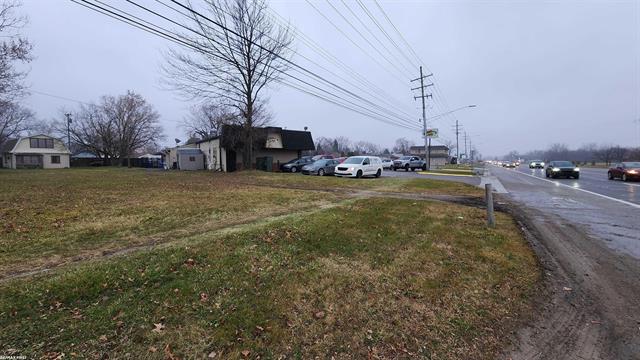 Builiding view three for 49520 Gratiot, New Baltimore, MI. 48051