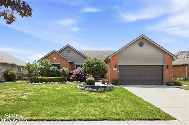 front view for 21712 Sabrina Dr, Macomb, Mi. 48044