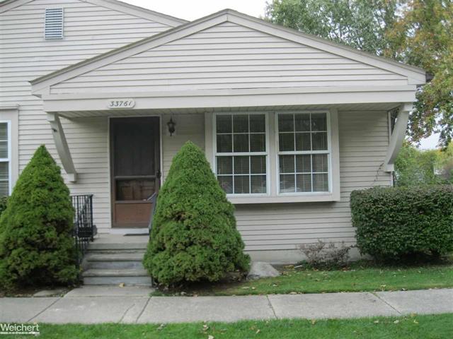 front view for 33761 Bayview Dr, New Baltimore, Mi. 48047