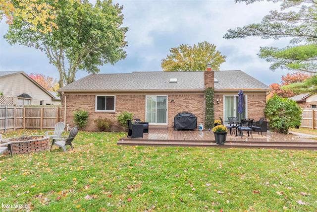 Builiding view thirty five for 51635 Laurel Oak, New Baltimore, MI. 48047