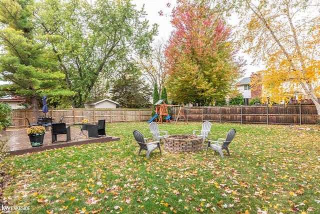 Builiding view thirty one for 51635 Laurel Oak, New Baltimore, MI. 48047