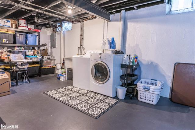 Builiding view thirty for 51635 Laurel Oak, New Baltimore, MI. 48047