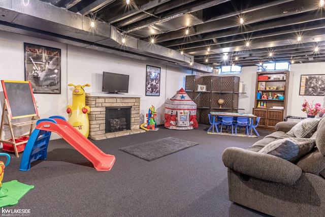 Builiding view twenty five for 51635 Laurel Oak, New Baltimore, MI. 48047