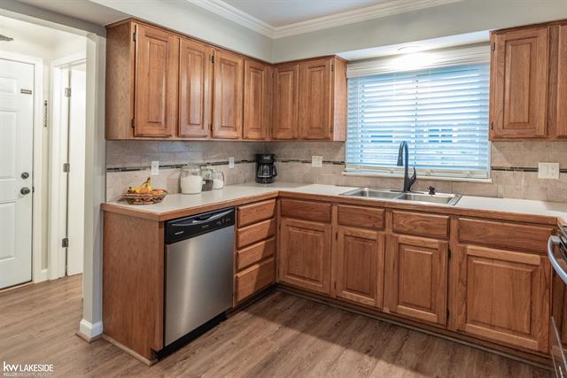 Builiding view twenty one for 51635 Laurel Oak, New Baltimore, MI. 48047