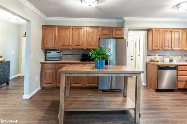 Builiding view twenty for 51635 Laurel Oak, New Baltimore, MI. 48047