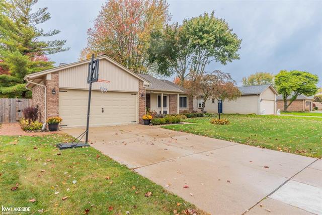 Builiding view two for 51635 Laurel Oak, New Baltimore, MI. 48047